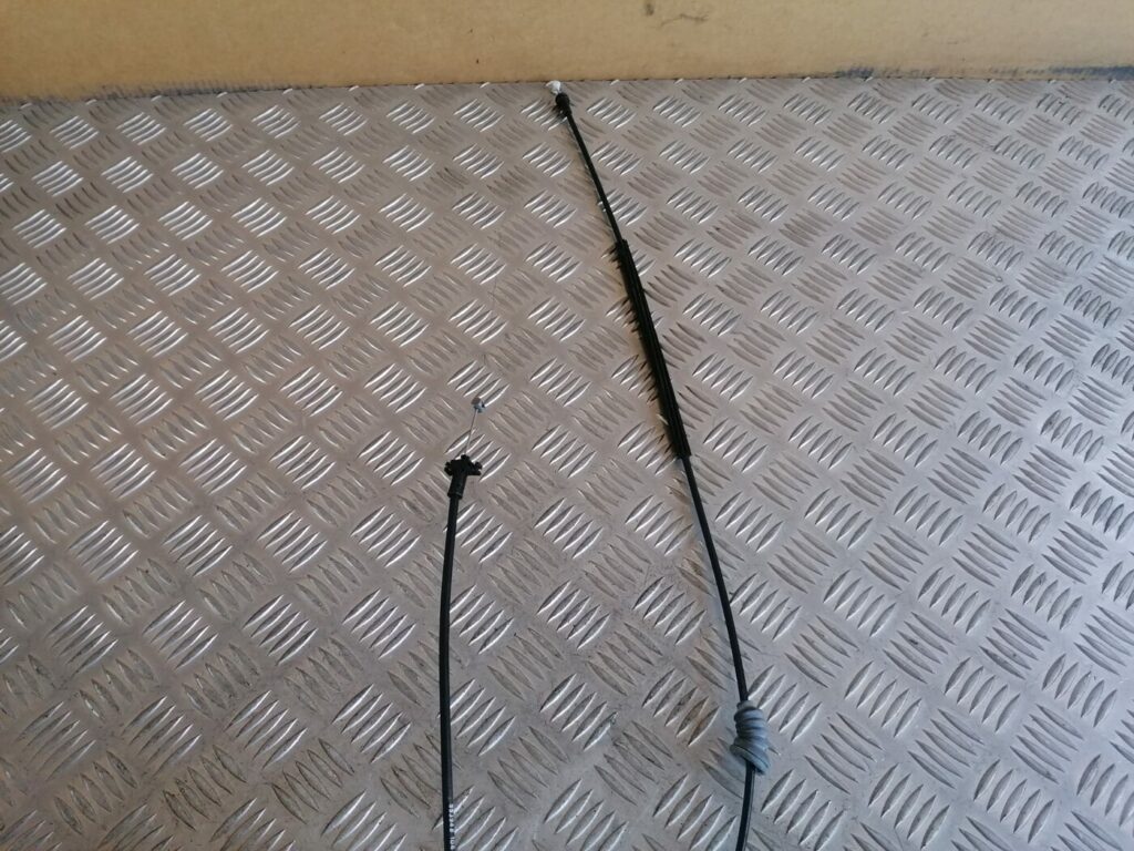 Priekšējo labo durvju slēdzene priekš VOLVO C30 2008 SILVER 2 Priekšējo labo durvju slēdzene priekš VOLVO C30 2008 SILVER