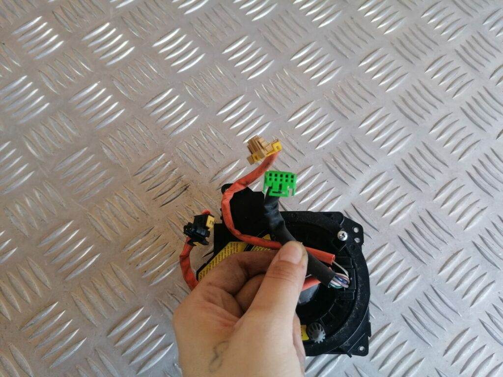 Drošības spilvena slīdgredzens priekš VOLVO C30 2008 SILVER 3 Drošības spilvena slīdgredzens priekš VOLVO C30 2008 SILVER