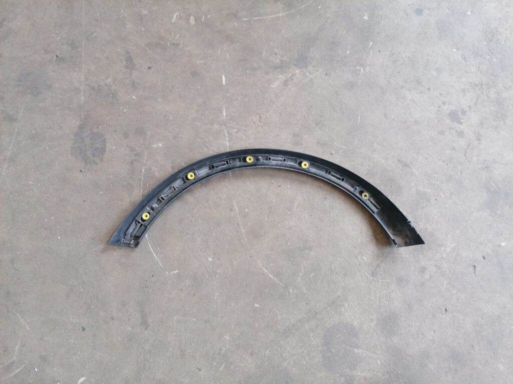 Aizmugurēja spārna uzlika (moldings) priekš VOLVO C30 2008 SILVER 3 Aizmugurēja spārna uzlika (moldings) priekš VOLVO C30 2008 SILVER