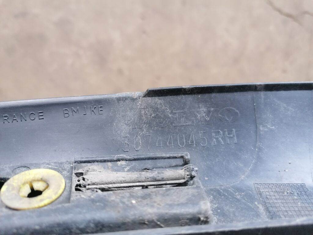 Aizmugurēja spārna uzlika (moldings) priekš VOLVO C30 2008 SILVER 4 Aizmugurēja spārna uzlika (moldings) priekš VOLVO C30 2008 SILVER