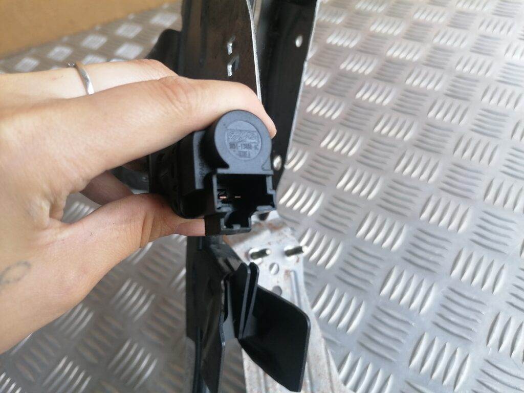 Bremžu pedālis priekš VOLVO C30 2008 SILVER 2 Bremžu pedālis priekš VOLVO C30 2008 SILVER