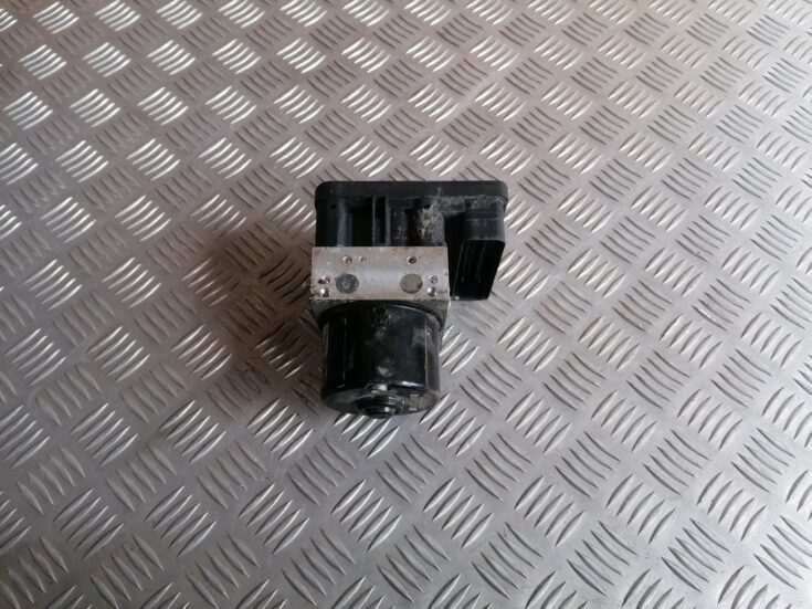 ABS bloks priekš VOLVO C30 2008 SILVER