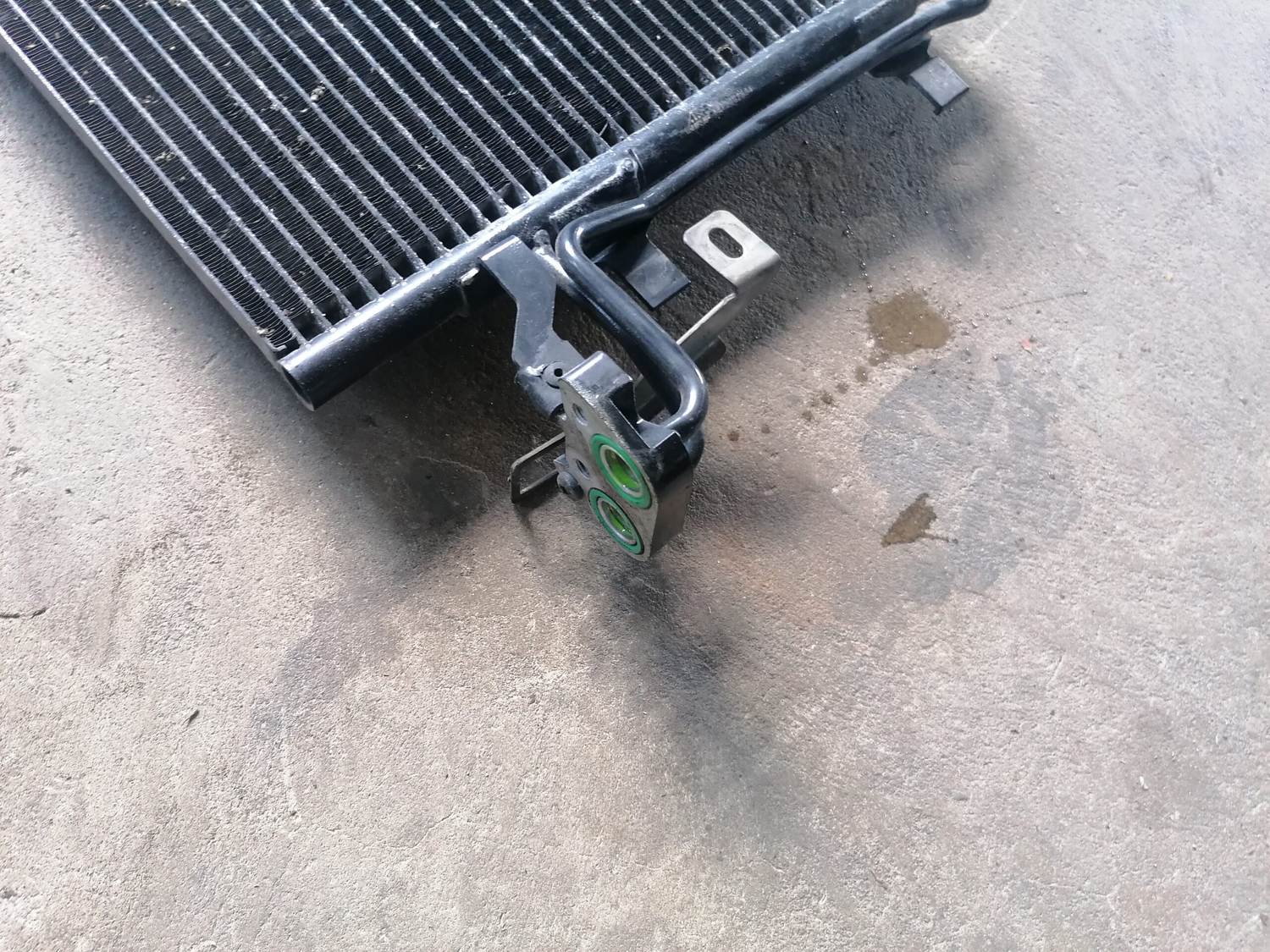 Dzesēšanas radiators priekš VOLVO C30 2008 SILVER 3 Dzesēšanas radiators priekš VOLVO C30 2008 SILVER