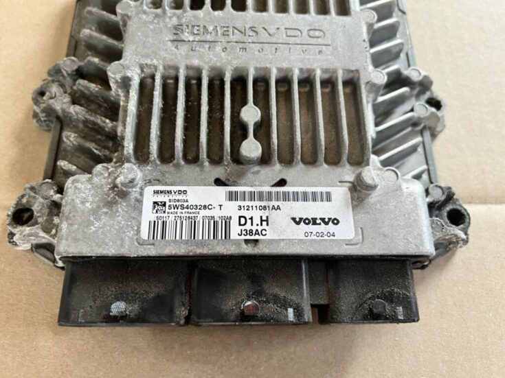 Dzinēja vadības bloks priekš VOLVO C30 2008 SILVER
