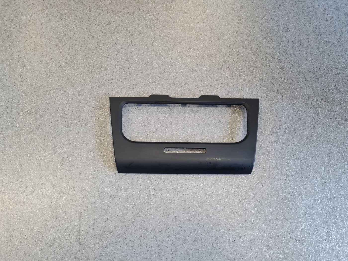 Mērinstrumentu paneļa dekoratīvais rāmis priekš VW GOLF VARIANT 2012 1 Mērinstrumentu paneļa dekoratīvais rāmis priekš VW GOLF VARIANT 2012