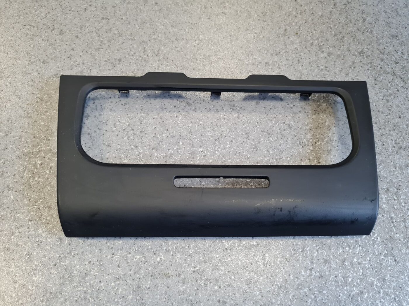 Mērinstrumentu paneļa dekoratīvais rāmis priekš VW GOLF VARIANT 2012 2 Mērinstrumentu paneļa dekoratīvais rāmis priekš VW GOLF VARIANT 2012