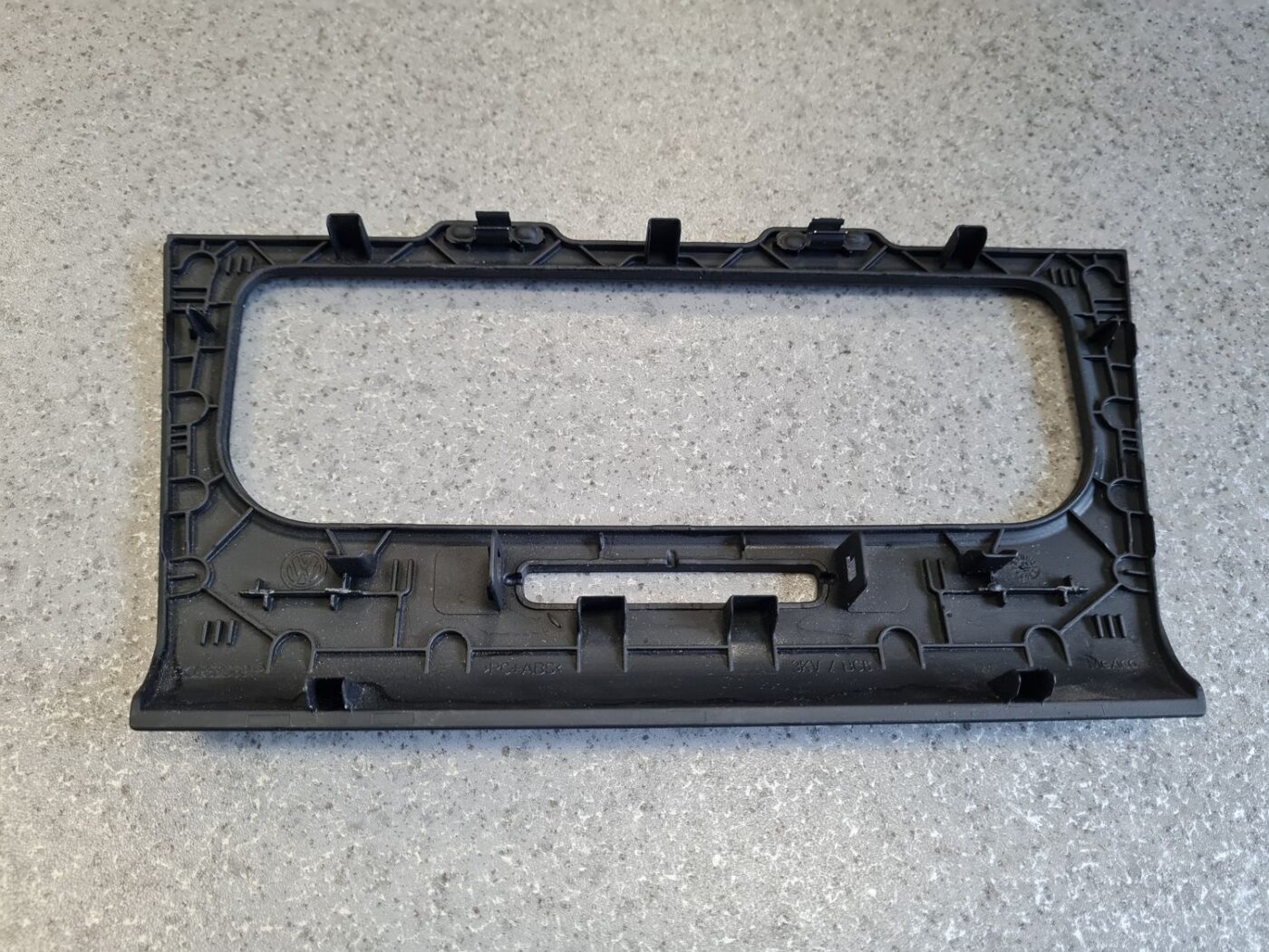 Mērinstrumentu paneļa dekoratīvais rāmis priekš VW GOLF VARIANT 2012 4 Mērinstrumentu paneļa dekoratīvais rāmis priekš VW GOLF VARIANT 2012