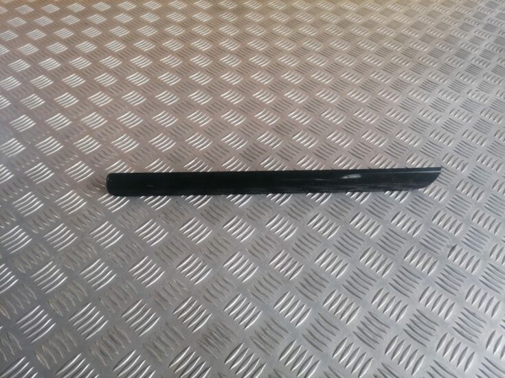 Mērinstrumentu paneļa dekoratīvā uzlika priekš VW GOLF VARIANT 2012