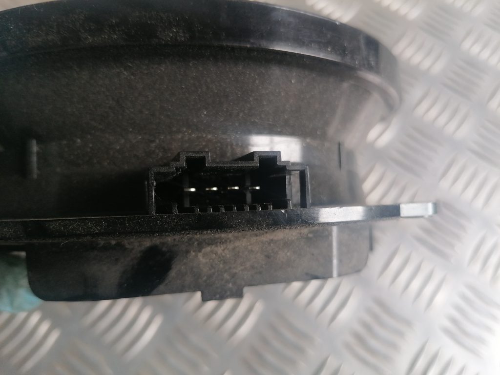 Durvju skaļrunis, apakšā priekš VW GOLF VARIANT 2012 2 Durvju skaļrunis, apakšā priekš VW GOLF VARIANT 2012