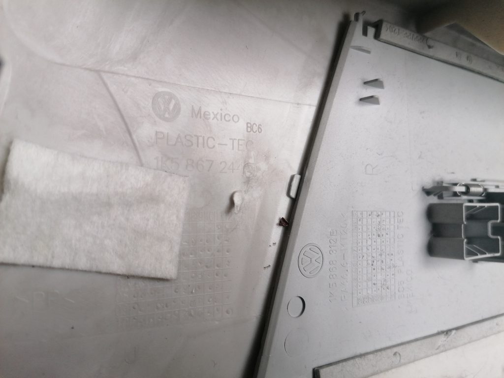 Vidējas salona statnes apdare priekš VW GOLF VARIANT 2012 3 Vidējas salona statnes apdare priekš VW GOLF VARIANT 2012