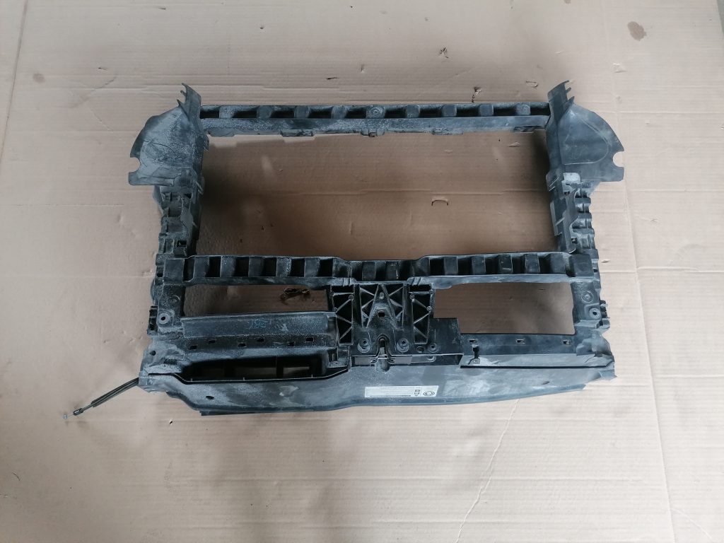 Priekšējā radiatora rāmis priekš VW GOLF VARIANT 2012 1 Priekšējā radiatora rāmis priekš VW GOLF VARIANT 2012