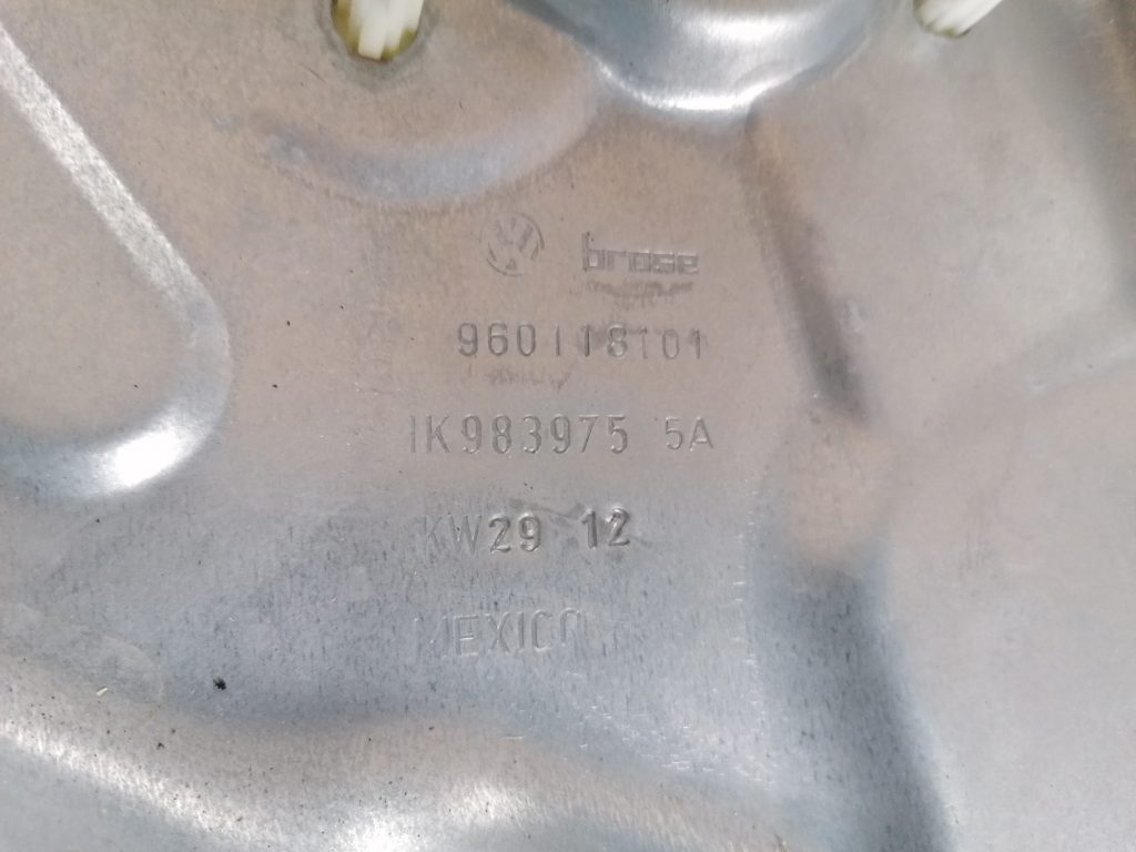 Stikla pacelšanas mehānisma panele priekš VW GOLF VARIANT 2012 3 Stikla pacelšanas mehānisma panele priekš VW GOLF VARIANT 2012