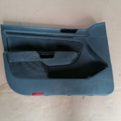 Priekšējo labo durvju apdare priekš VW GOLF VARIANT 2012