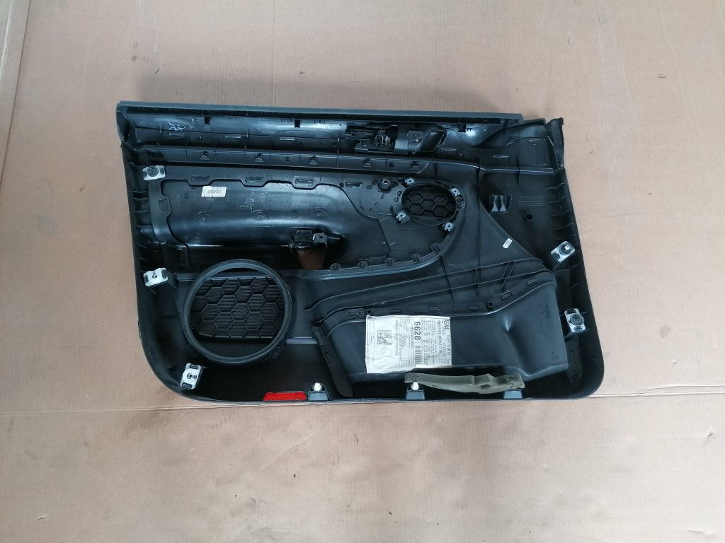 Priekšējo kreiso durvju apdare priekš VW GOLF VARIANT 2012 2 Priekšējo kreiso durvju apdare priekš VW GOLF VARIANT 2012