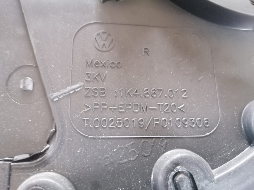 Priekšējo kreiso durvju apdare priekš VW GOLF VARIANT 2012 3 Priekšējo kreiso durvju apdare priekš VW GOLF VARIANT 2012