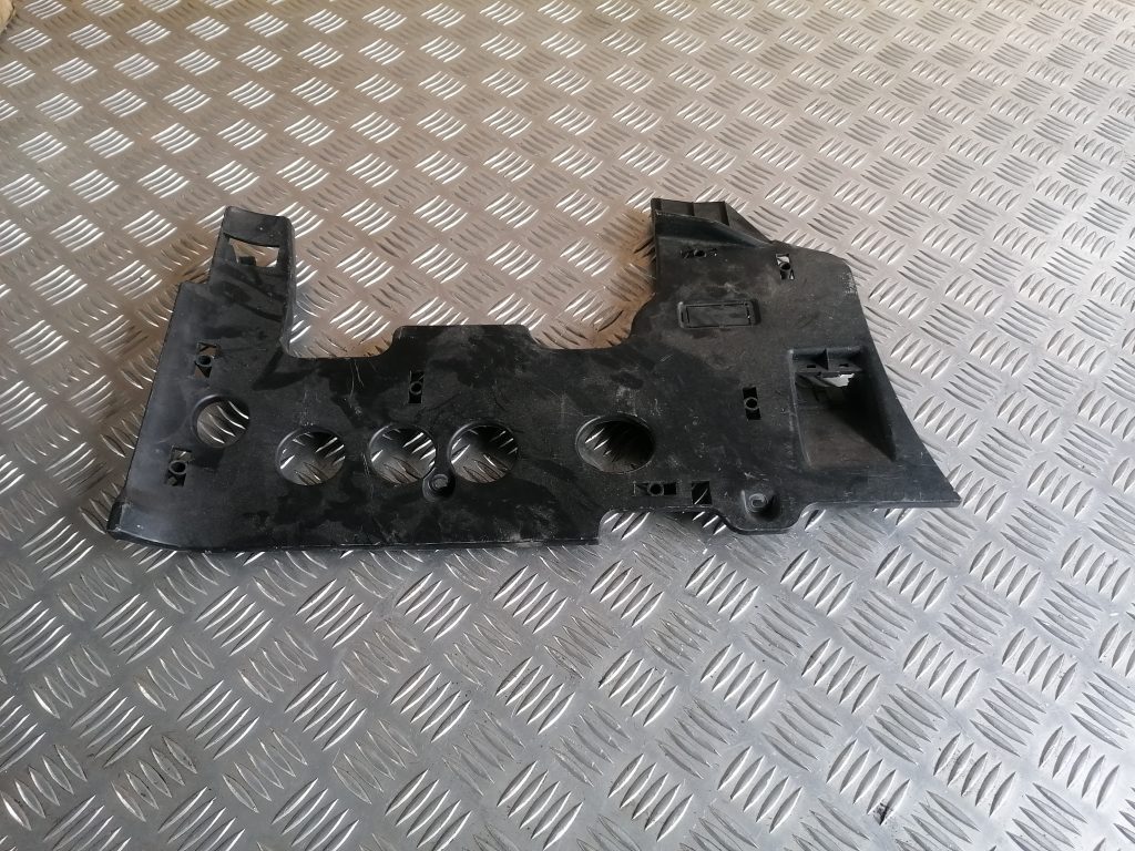 Mērinstrumentu paneļa apakšēja apdare priekš VW GOLF VARIANT 2012 2 Mērinstrumentu paneļa apakšēja apdare priekš VW GOLF VARIANT 2012