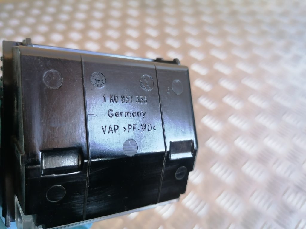 Pelnu trauks priekš VW GOLF VARIANT 2012 3 Pelnu trauks priekš VW GOLF VARIANT 2012