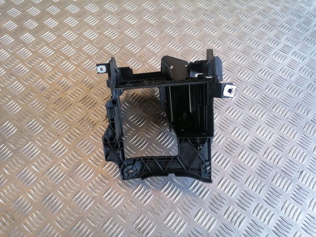 Mērinstrumentu paneļa iekšējā plastmasa priekš VW GOLF VARIANT 2012 1 Mērinstrumentu paneļa iekšējā plastmasa priekš VW GOLF VARIANT 2012