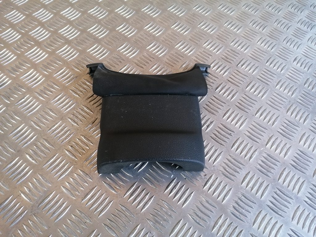 Stūres statnes putekļu aizsargs (salonā) priekš VW GOLF VARIANT 2012 1 Stūres statnes putekļu aizsargs (salonā) priekš VW GOLF VARIANT 2012