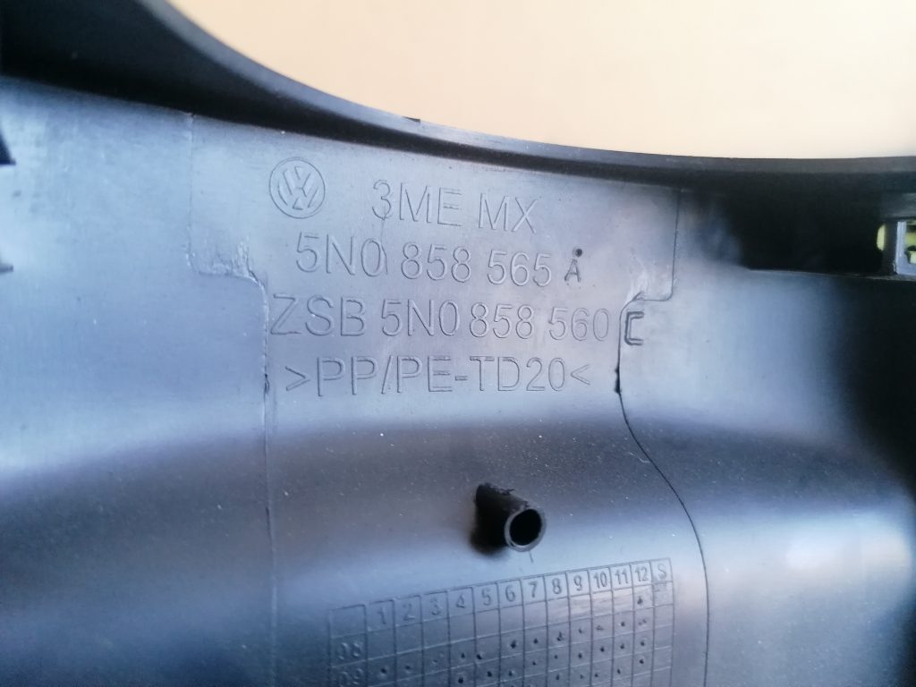 Stūres statnes putekļu aizsargs (salonā) priekš VW GOLF VARIANT 2012 3 Stūres statnes putekļu aizsargs (salonā) priekš VW GOLF VARIANT 2012