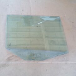 Aizmugurējo labo durvju stikls priekš VW GOLF VARIANT 2012