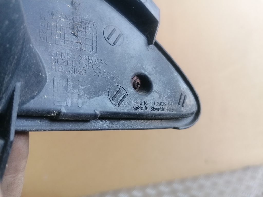 Miglas lukturis aizmugurē kreisā pusē priekš KIA CEED 2007 3 Miglas lukturis aizmugurē kreisā pusē priekš KIA CEED 2007