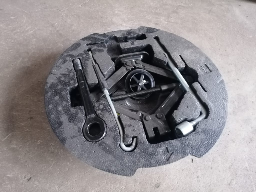 Instrumentu komplekts priekš KIA CEED 2007 2 Instrumentu komplekts priekš KIA CEED 2007