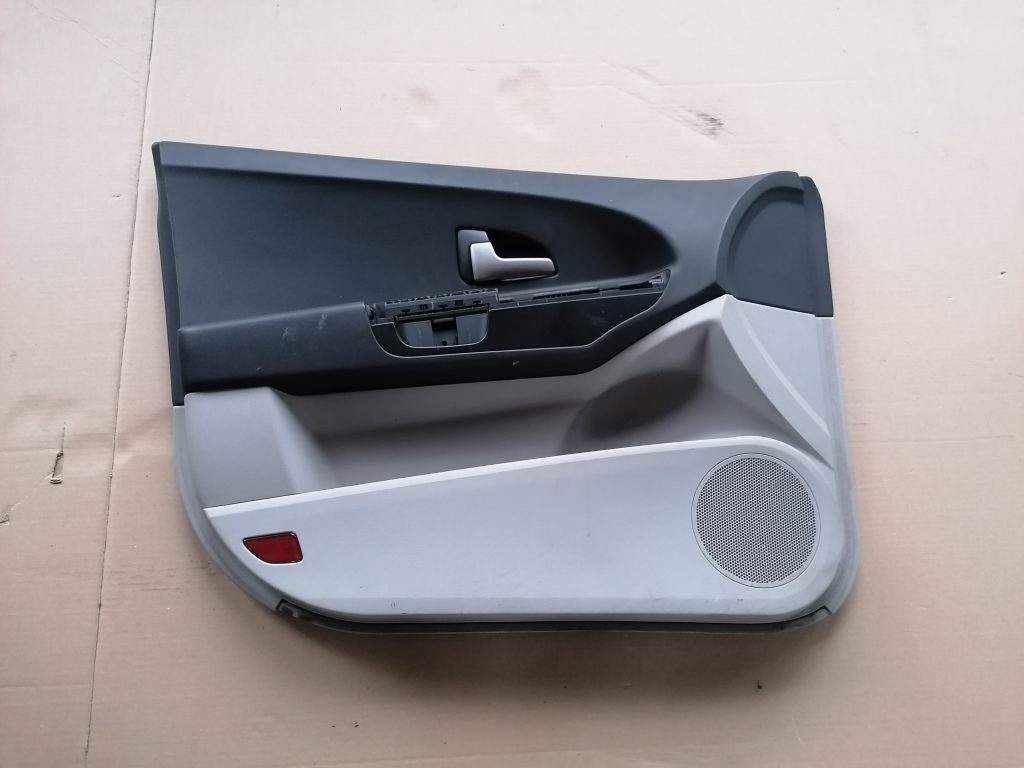 Priekšējo kreiso durvju apdare priekš KIA CEED 2007 1 Priekšējo kreiso durvju apdare priekš KIA CEED 2007