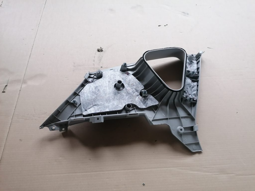 Bagažnieka nodalījuma statnes apdare priekš KIA CEED 2007 2 Bagažnieka nodalījuma statnes apdare priekš KIA CEED 2007