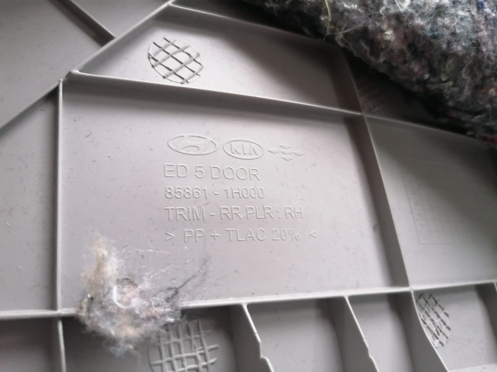 Bagažnieka nodalījuma statnes apdare priekš KIA CEED 2007 3 Bagažnieka nodalījuma statnes apdare priekš KIA CEED 2007