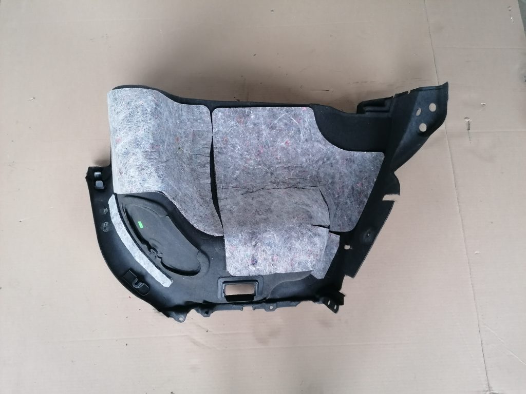 Bagāžnieka nodalījuma sānu apdare priekš KIA CEED 2007 2 Bagāžnieka nodalījuma sānu apdare priekš KIA CEED 2007