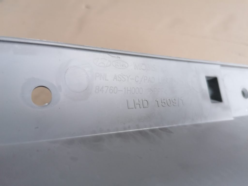 Mantu glabāšanas nodalījums pasažiera pusē priekš KIA CEED 2007 4 Mantu glabāšanas nodalījums pasažiera pusē priekš KIA CEED 2007