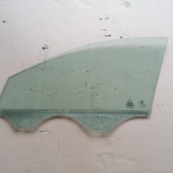 Priekšējo labo durvju stikls priekš KIA CEED 2007