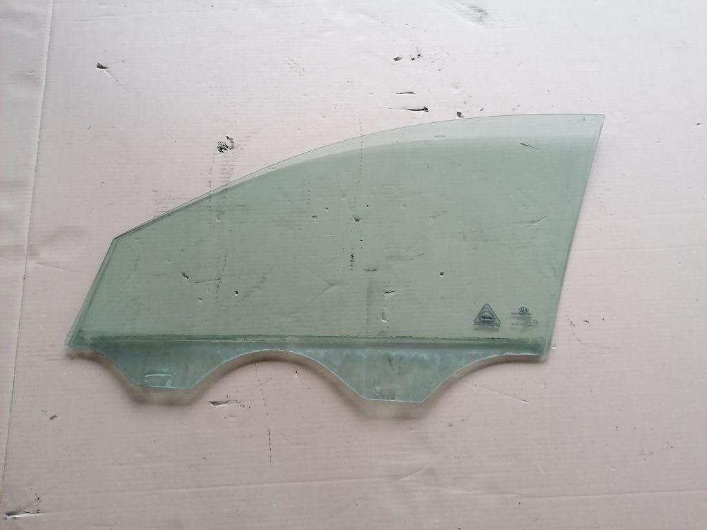 Priekšējo labo durvju stikls priekš KIA CEED 2007 1 Priekšējo labo durvju stikls priekš KIA CEED 2007