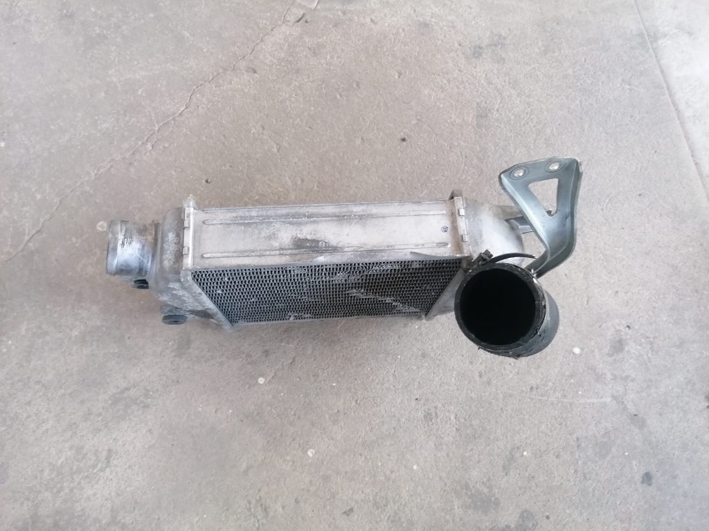 Interkūleris priekš SUBARU LEGACY 2009 2 Interkūleris priekš SUBARU LEGACY 2009