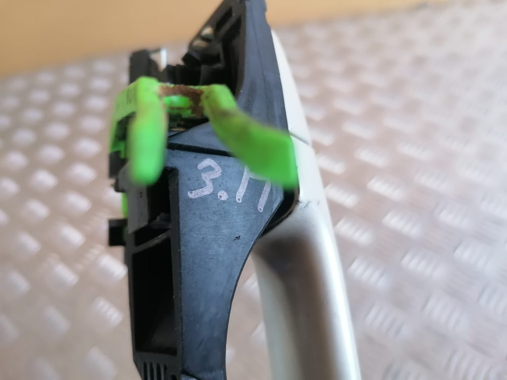 Aizmugurējāis labais durvju rokturis priekš SUBARU LEGACY 2009 3 Aizmugurējāis labais durvju rokturis priekš SUBARU LEGACY 2009