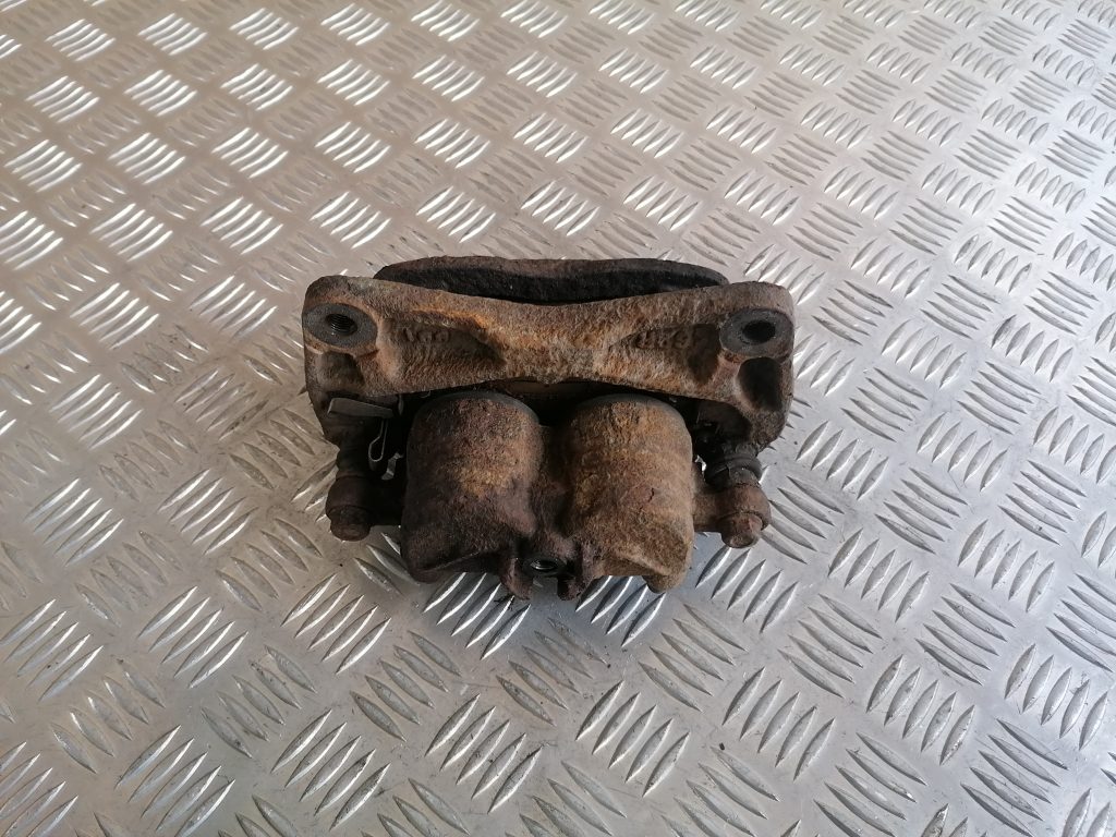 Priekšējais labais suports priekš SUBARU LEGACY 2009 2 Priekšējais labais suports priekš SUBARU LEGACY 2009