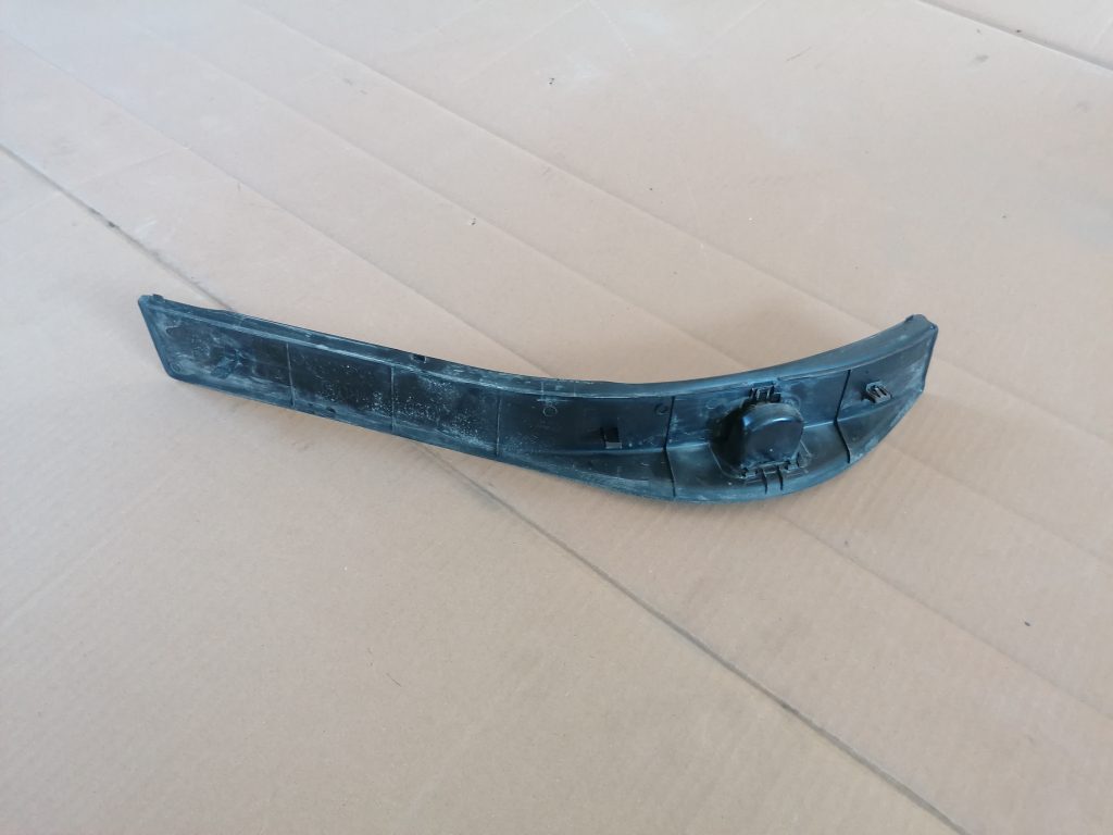 Sliekšņa aizmugurēja laba uzlika (salonā) priekš SUBARU LEGACY 2009 2 Sliekšņa aizmugurēja laba uzlika (salonā) priekš SUBARU LEGACY 2009