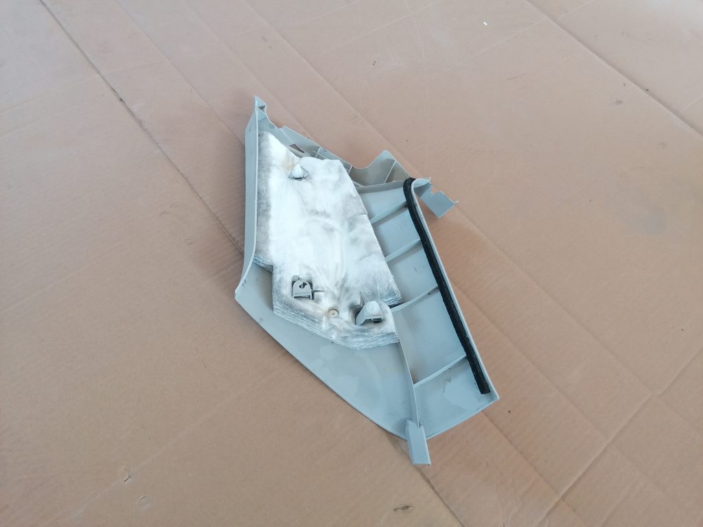 Bagažnieka nodalījuma statnes apdare priekš SUBARU LEGACY 2009 2 Bagažnieka nodalījuma statnes apdare priekš SUBARU LEGACY 2009