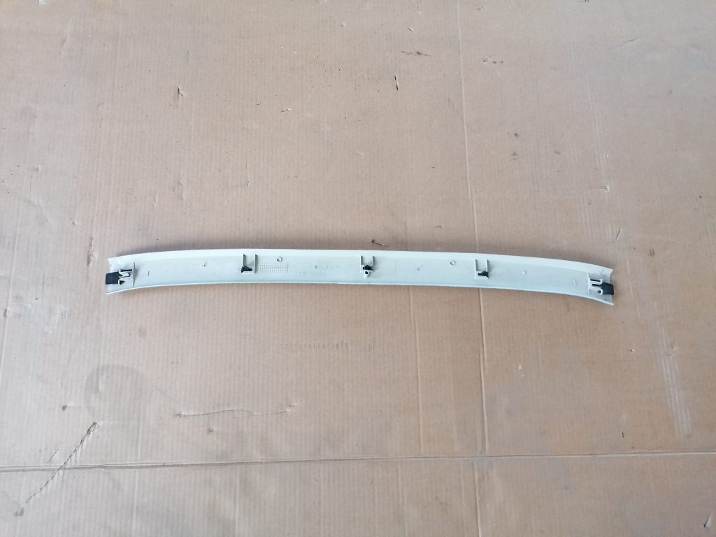 Bagāžnieka vāka apdare priekš VW GOLF IV 1999 2 Bagāžnieka vāka apdare priekš VW GOLF IV 1999