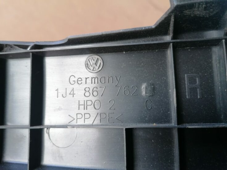 Bagāžnieka žalūziju sliedes priekš VW GOLF IV 1999