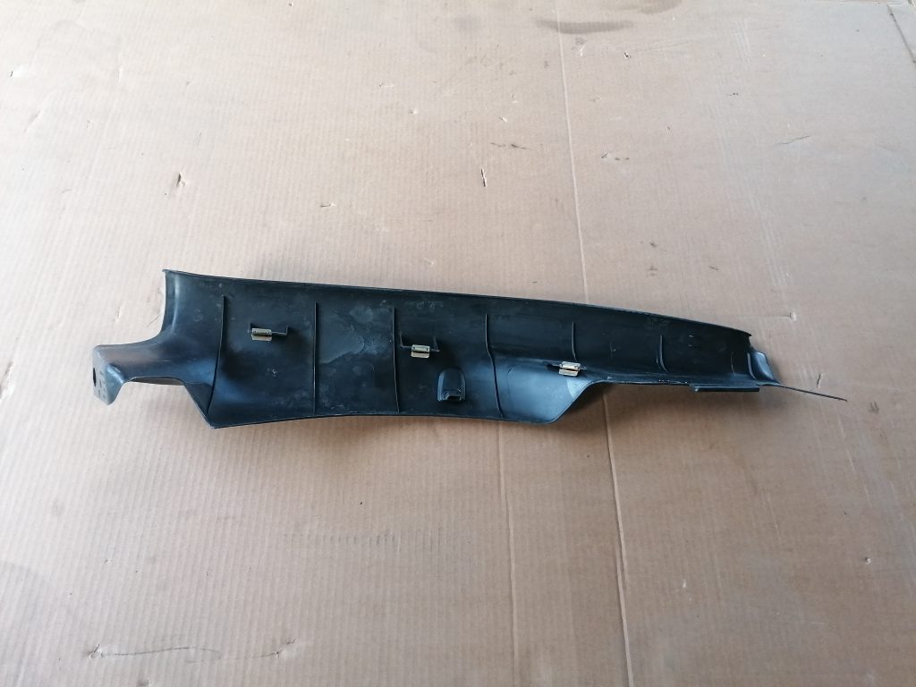 Sliekšņa aizmugurēja kreisa uzlika (salonā) priekš VW GOLF IV 1999 2 Sliekšņa aizmugurēja kreisa uzlika (salonā) priekš VW GOLF IV 1999