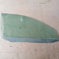 Priekšējo labo durvju stikls priekš VW GOLF IV 1999