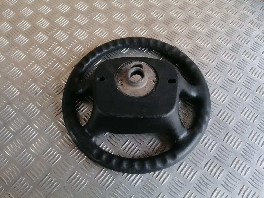 Stūre priekš VW GOLF IV 1999 2 Stūre priekš VW GOLF IV 1999