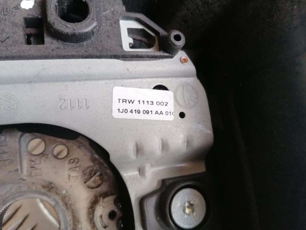 Stūre priekš VW GOLF IV 1999 3 Stūre priekš VW GOLF IV 1999