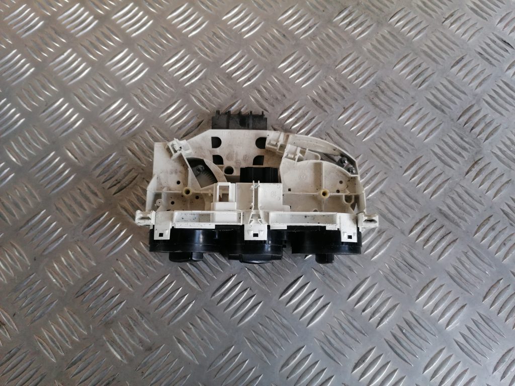 Klimata kontroles bloks priekš VW GOLF IV 1999 2 Klimata kontroles bloks priekš VW GOLF IV 1999