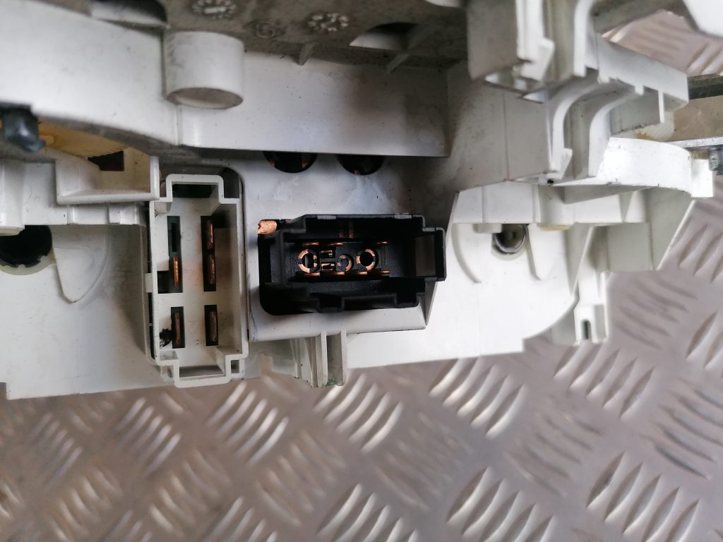 Klimata kontroles bloks priekš VW GOLF IV 1999 3 Klimata kontroles bloks priekš VW GOLF IV 1999