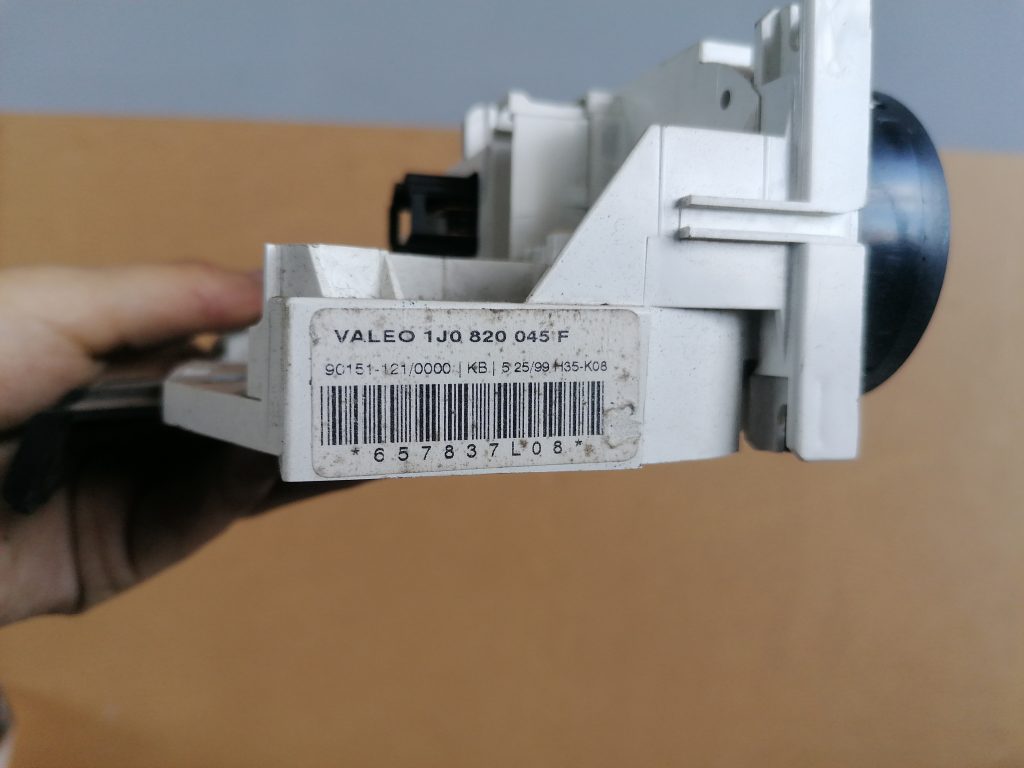 Klimata kontroles bloks priekš VW GOLF IV 1999 4 Klimata kontroles bloks priekš VW GOLF IV 1999