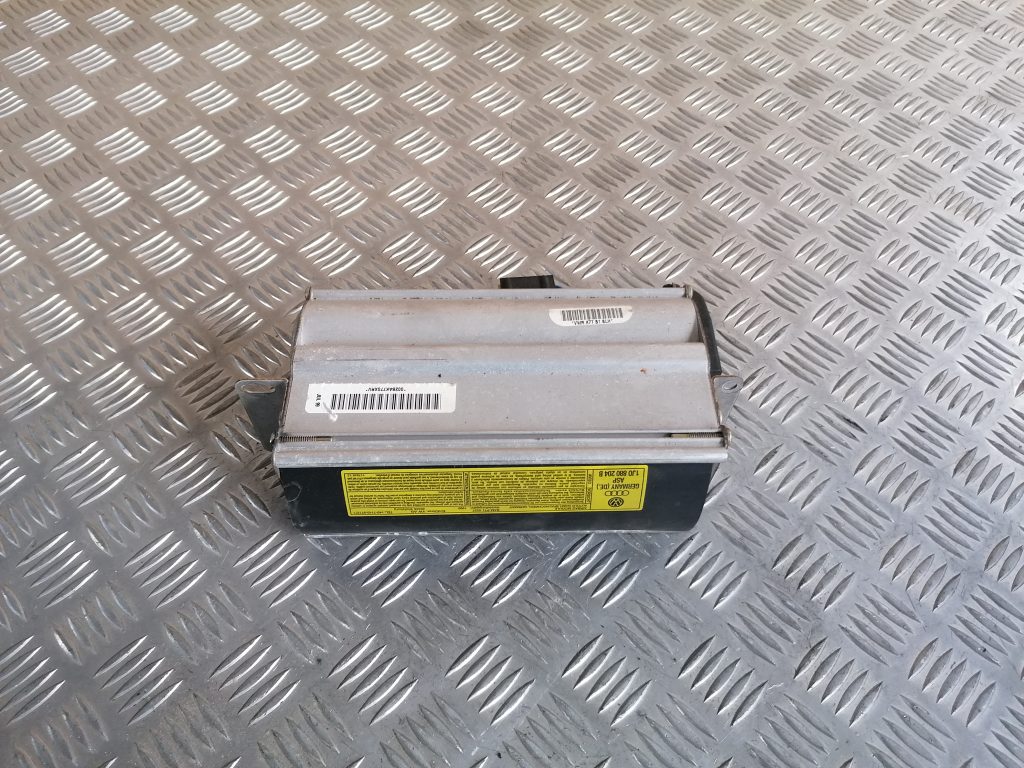 Mērinstrumentu paneļa drošības spilvens priekš VW GOLF IV 1999 1 Mērinstrumentu paneļa drošības spilvens priekš VW GOLF IV 1999