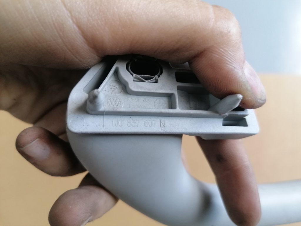 Salona rokturis griestos priekš VW GOLF IV 1999 2 Salona rokturis griestos priekš VW GOLF IV 1999